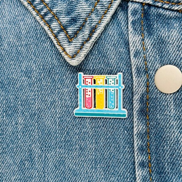 🤩Science Test Tubes Enamel Pin Lapel Badge Fun Lab Themed Accessory🤩 - Picture 1 of 5